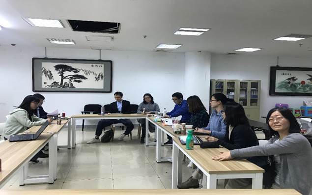 图片包含 室内, 墙壁, 人员, 餐桌
描述已自动生成